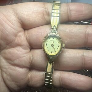 Works VTG Ladies Caravelle by Bulova Cocktail Oval Gold Tone Stretch Band 16mm 7